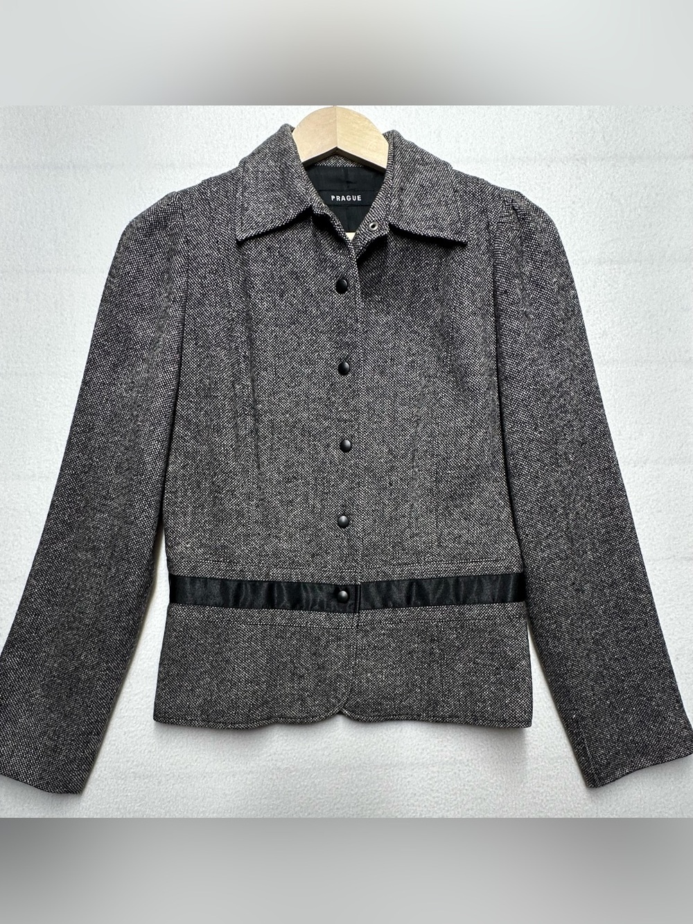 Prague Women’s Small Gray Tweed Button‑Front Jacket – Wool Blend